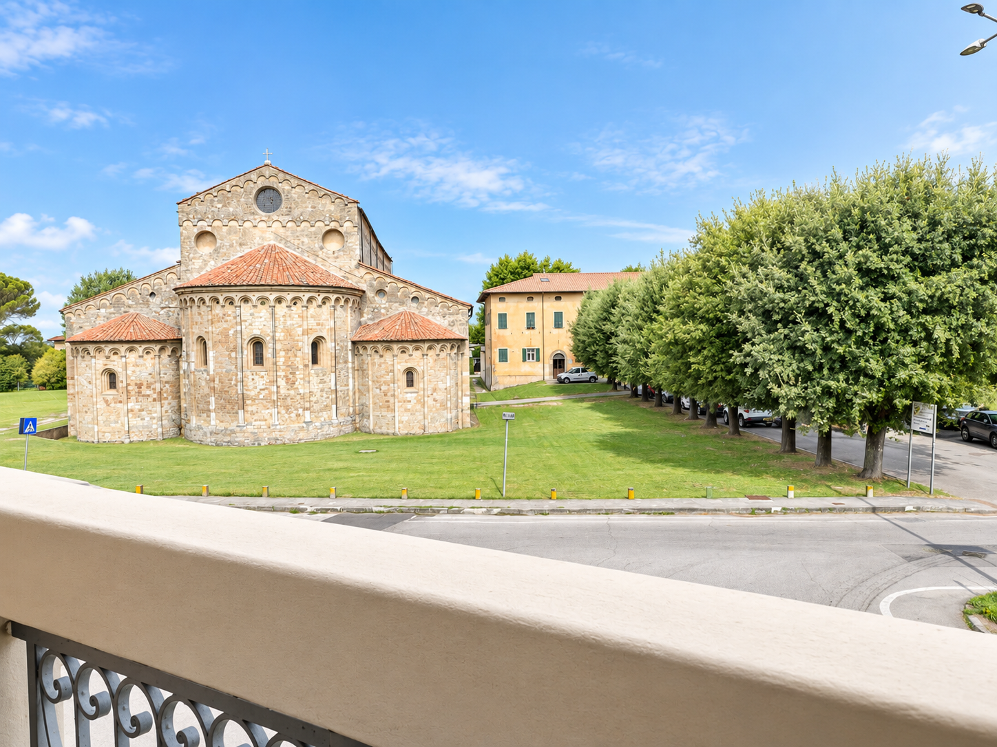 Appartamento ristrutturato con vista sulla Basilica di San Piero a Grado
