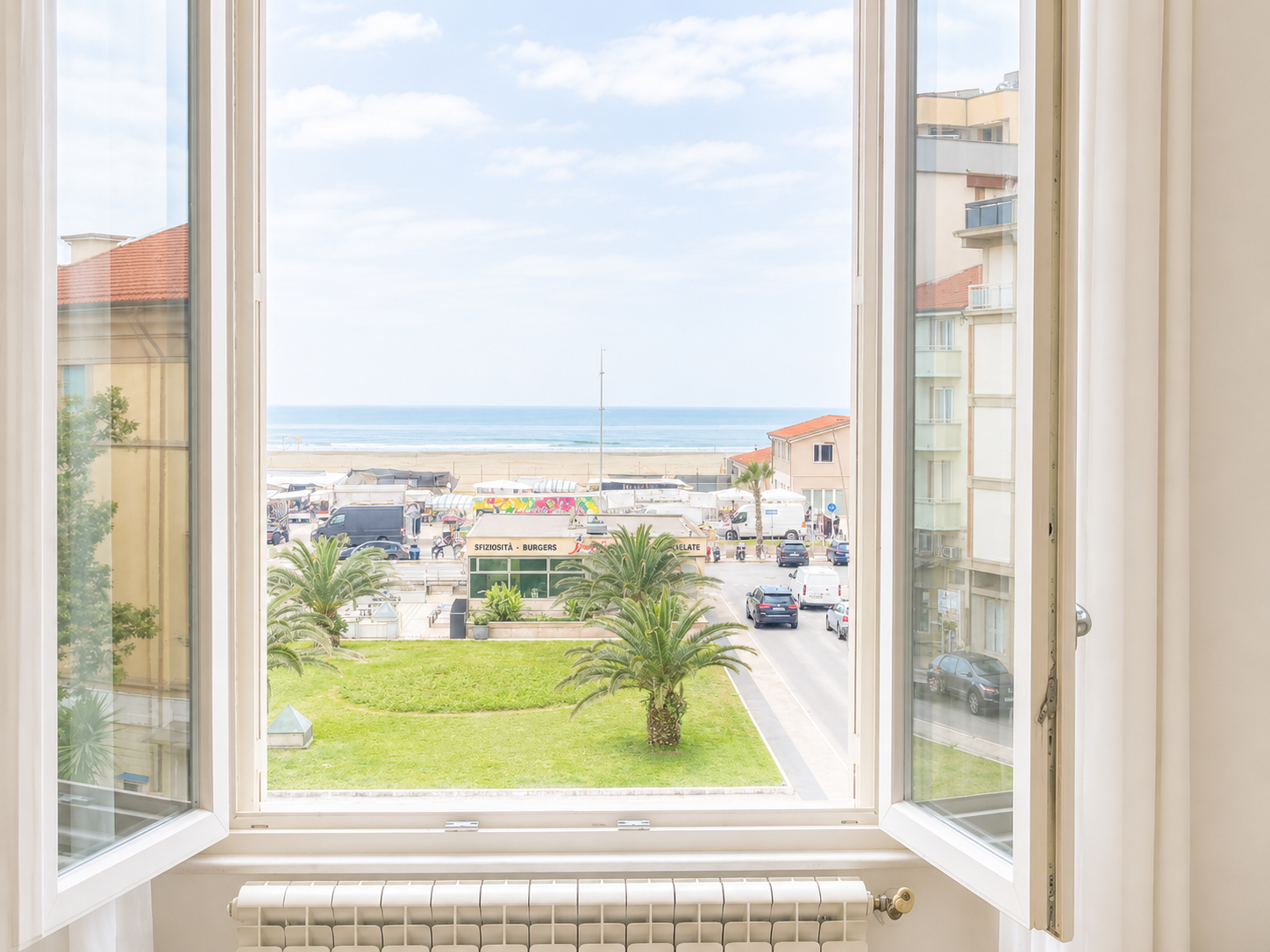 Appartamento fronte mare su due livelli a Lido di Camaiore